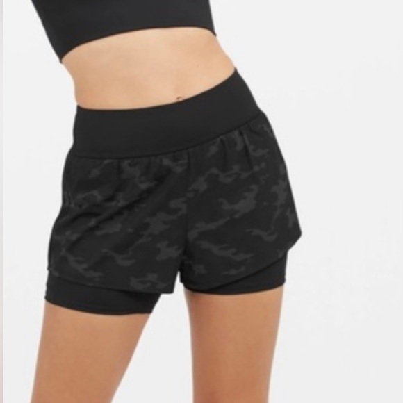 SPANX Pants - Spanx Get Moving Athletic Shorts Black Camo Layered high Rise Size Small